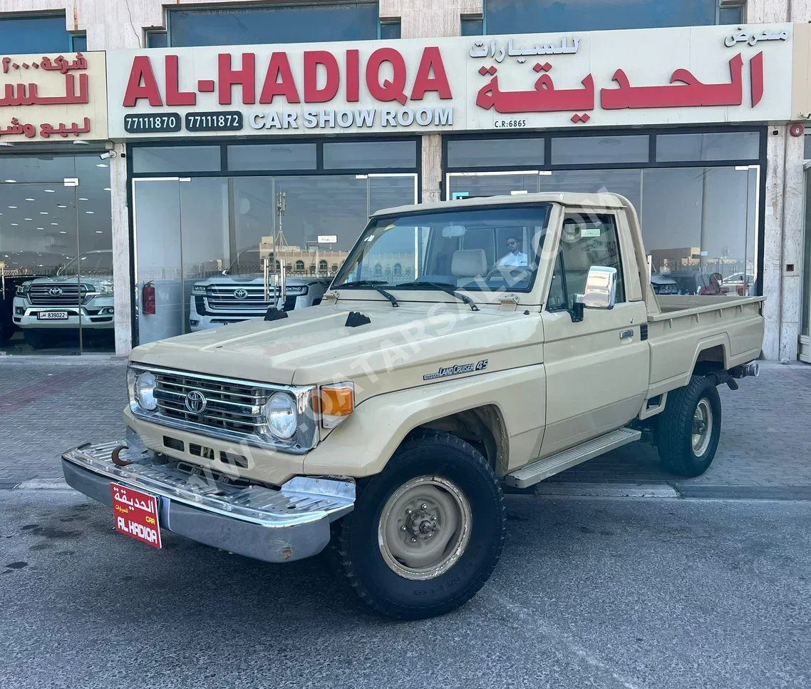 Toyota  Land Cruiser  LX  1998  Manual  870,000 Km  6 Cylinder  Four Wheel Drive (4WD)  Pick Up  Beige