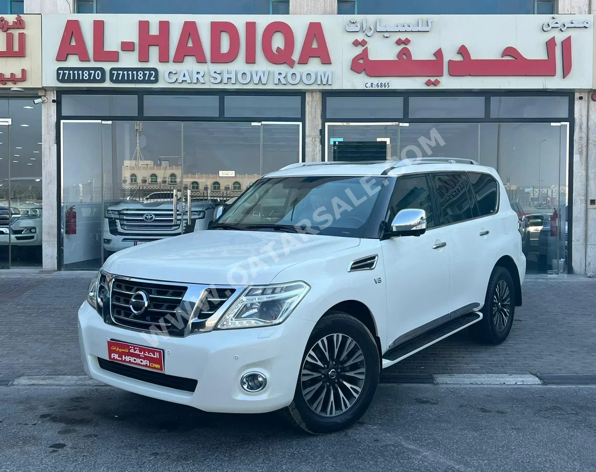 نيسان باترول بلاتنيوم 2014 اوتوماتيك 294,000 كم 8 سلندر دفع رباعي اس يو في أبيض