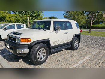 Toyota  FJ Cruiser  2019  Automatic  59,000 Km  6 Cylinder  Four Wheel Drive (4WD)  SUV  White
