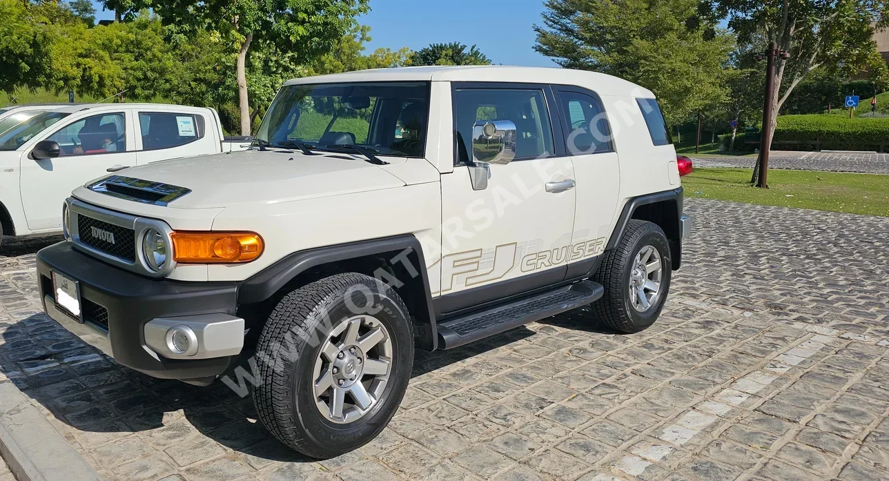 Toyota  FJ Cruiser  2019  Automatic  59,000 Km  6 Cylinder  Four Wheel Drive (4WD)  SUV  White