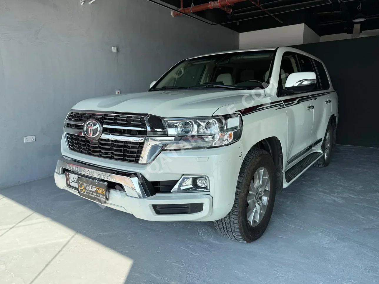 Toyota  Land Cruiser  GXR  2021  Automatic  146,000 Km  8 Cylinder  Four Wheel Drive (4WD)  SUV  White