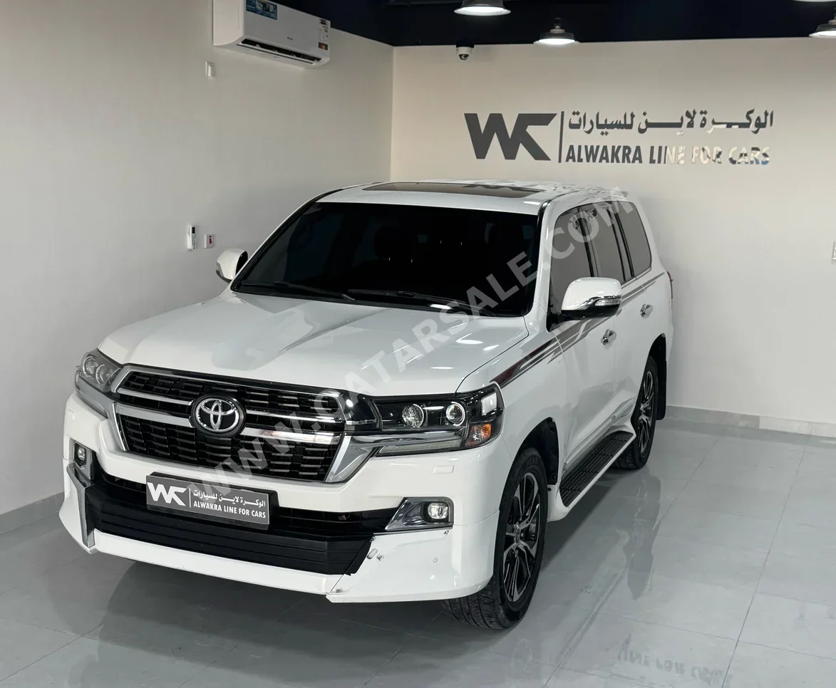 Toyota  Land Cruiser  GXR  2021  Automatic  160,000 Km  8 Cylinder  Four Wheel Drive (4WD)  Sedan  White  With Warranty