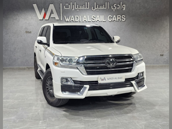 Toyota  Land Cruiser  VXR  2020  Automatic  146,000 Km  8 Cylinder  Four Wheel Drive (4WD)  SUV  White