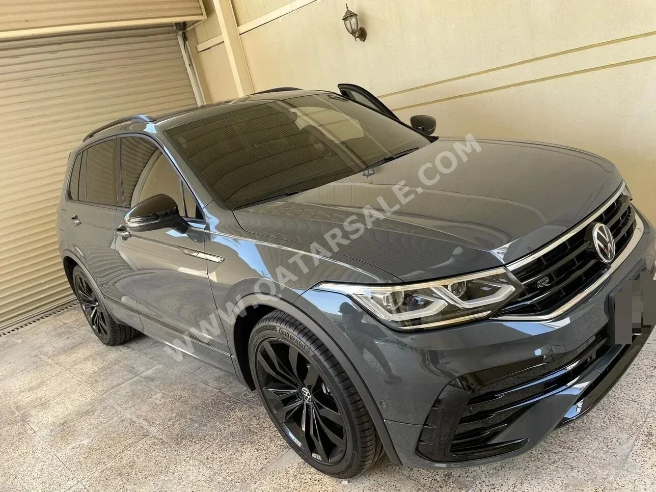 Volkswagen  Tiguan  R-Line  2022  Automatic  25,500 Km  4 Cylinder  Four Wheel Drive (4WD)  SUV  Dark Gray  With Warranty