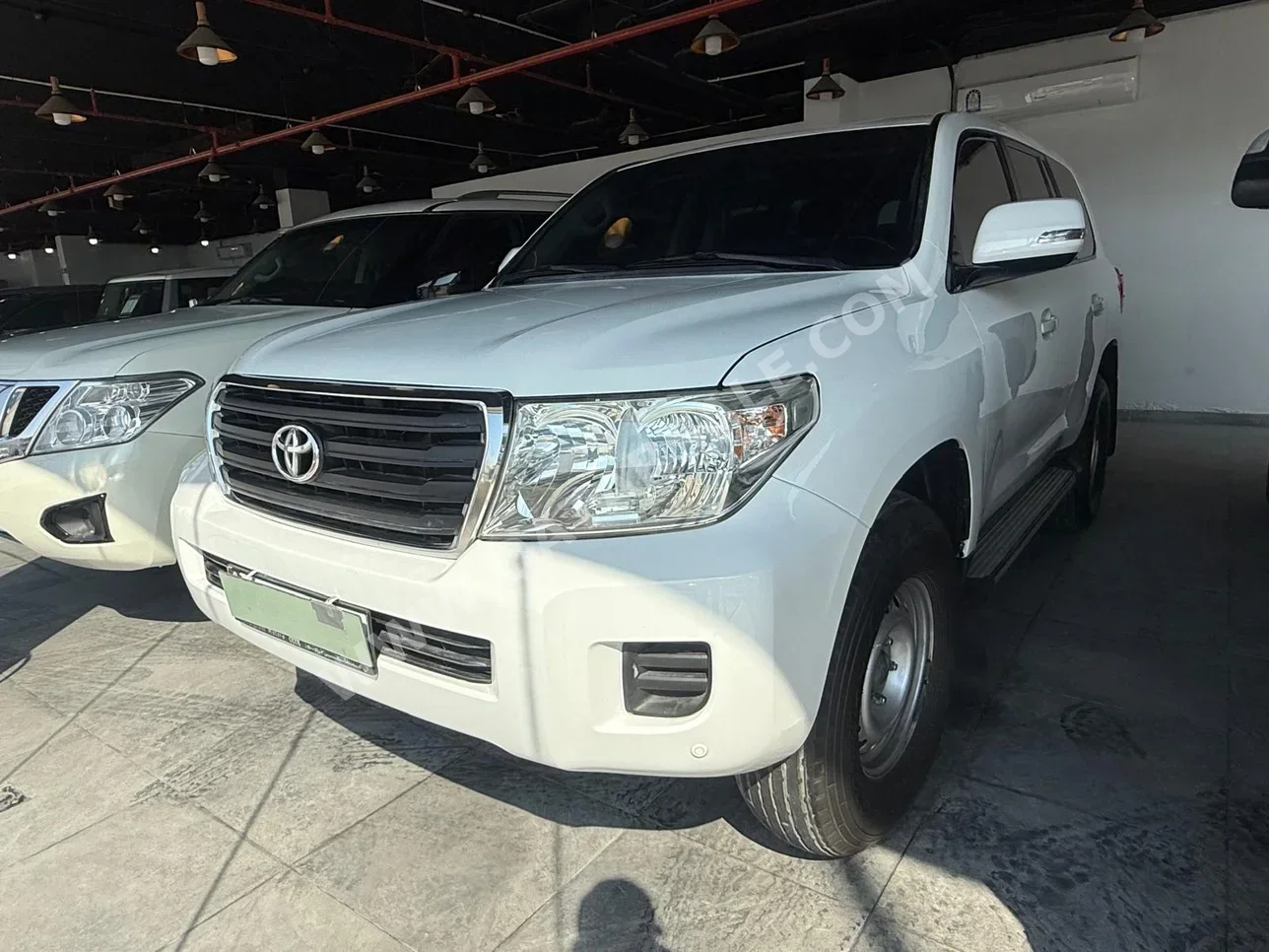 Toyota  Land Cruiser  2014  Automatic  290,000 Km  6 Cylinder  Four Wheel Drive (4WD)  SUV  White