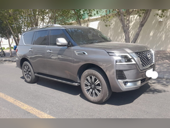 نيسان  باترول  اس اي  2024  اوتوماتيك  12,000 كم  8 سلندر  دفع رباعي  اس يو في  رمادي