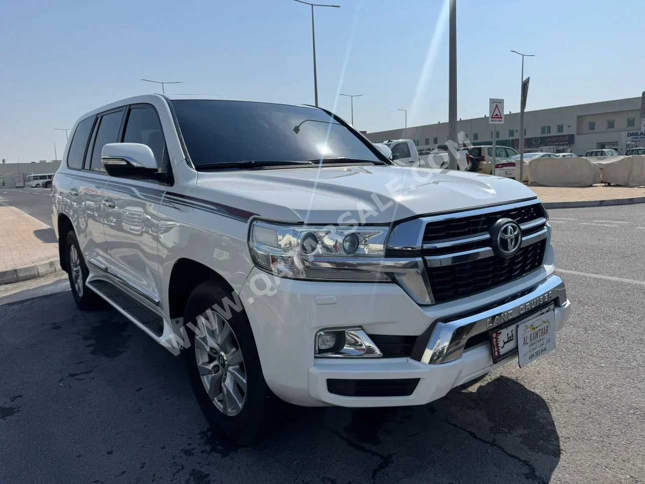 Toyota  Land Cruiser  GXR  2016  Automatic  280,000 Km  8 Cylinder  Four Wheel Drive (4WD)  SUV  White
