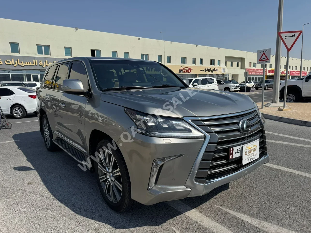 Lexus  LX  570  2016  Automatic  277,000 Km  8 Cylinder  Four Wheel Drive (4WD)  SUV  Sonic Titanium