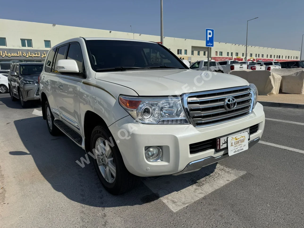 Toyota  Land Cruiser  VXR  2015  Automatic  261,000 Km  8 Cylinder  Four Wheel Drive (4WD)  SUV  White