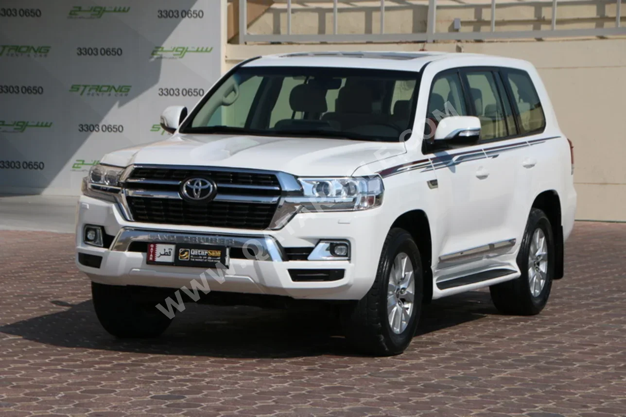 Toyota  Land Cruiser  GXR  2019  Automatic  271,000 Km  6 Cylinder  Four Wheel Drive (4WD)  SUV  White