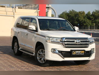 Toyota  Land Cruiser  VXR  2015  Automatic  350,000 Km  8 Cylinder  Four Wheel Drive (4WD)  SUV  White