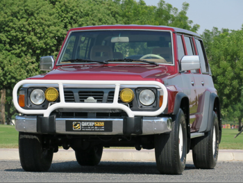 نيسان  باترول  سفاري  1990  عادي  166,000 كم  6 سلندر  دفع رباعي  اس يو في  عنابي