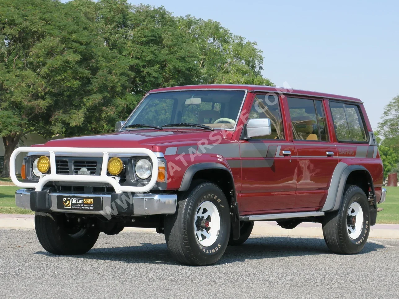 نيسان باترول سفاري 1990 عادي 166,000 كم 6 سلندر دفع رباعي اس يو في عنابي