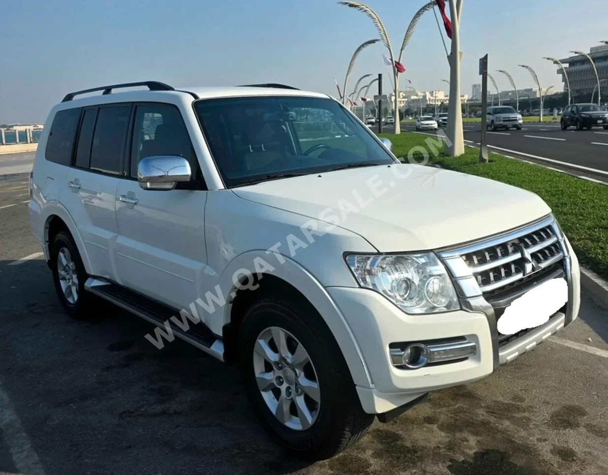 ميتسوبيشي باجيرو GLS 2020 اوتوماتيك 77,000 كم 6 سلندر دفع رباعي اس يو في أبيض