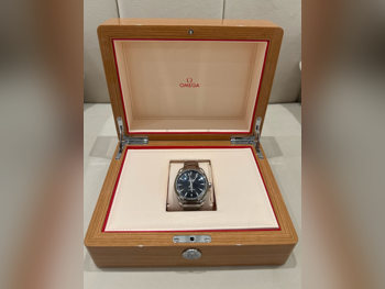 ساعات - أوميغا  - ساعات ميكانيكية  - أسود  - ساعات رجالي