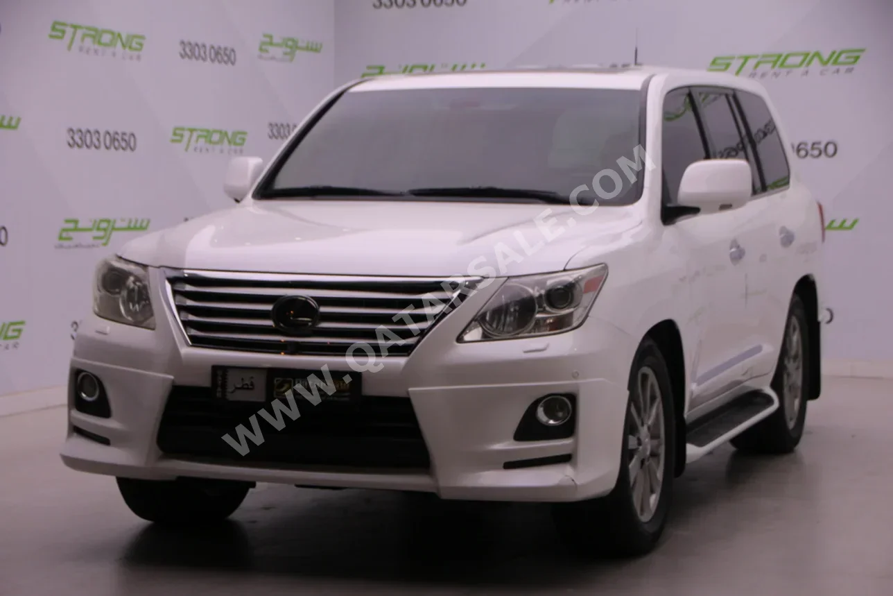 Lexus  LX  570  2011  Automatic  303,000 Km  8 Cylinder  Four Wheel Drive (4WD)  SUV  White