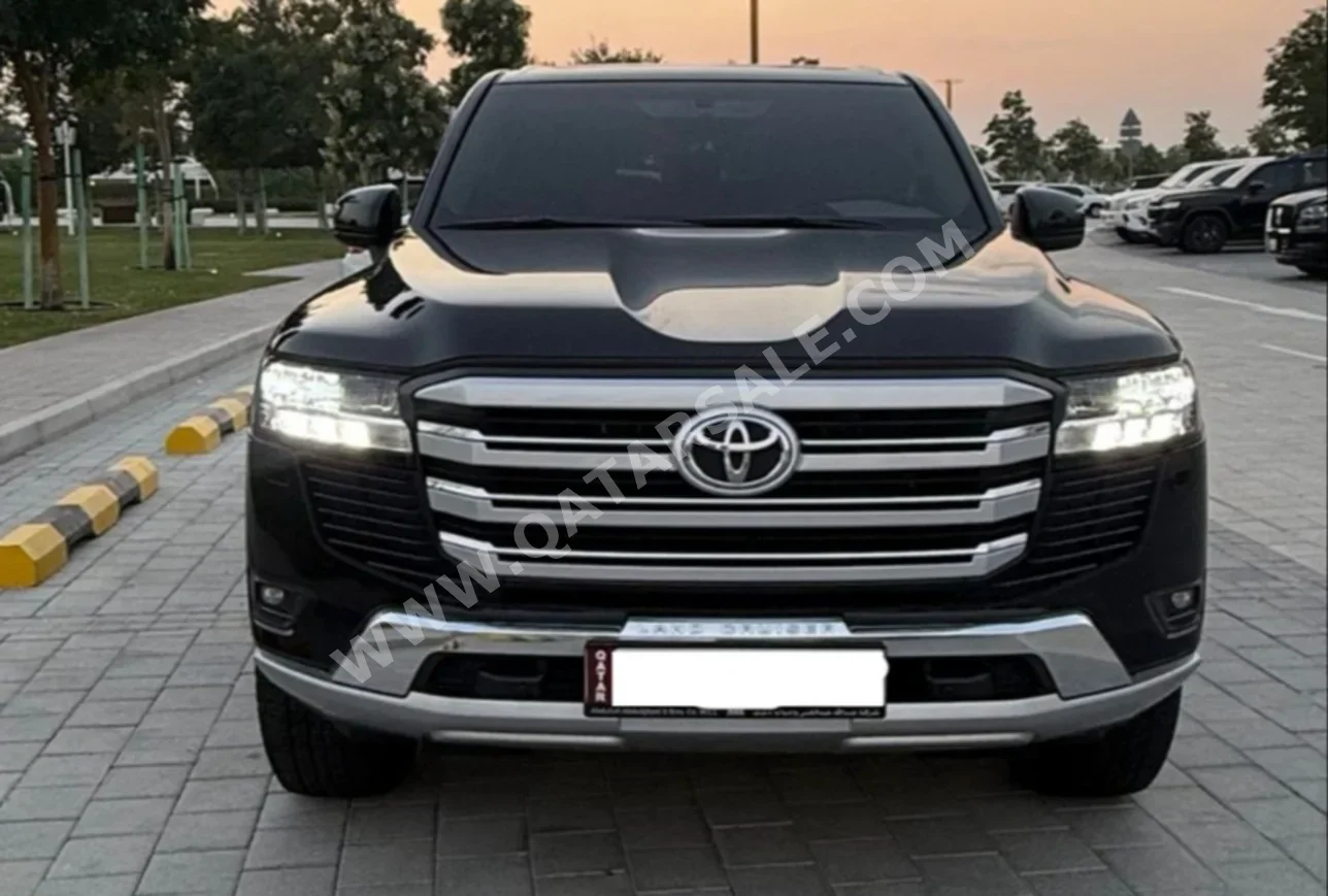 Toyota  Land Cruiser  GXR  2022  Automatic  102,000 Km  6 Cylinder  Four Wheel Drive (4WD)  SUV  Black