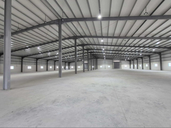 مخازن و مستودعات - الوكرة  - بركة العوامر  -المساحة: 5000 متر مربع