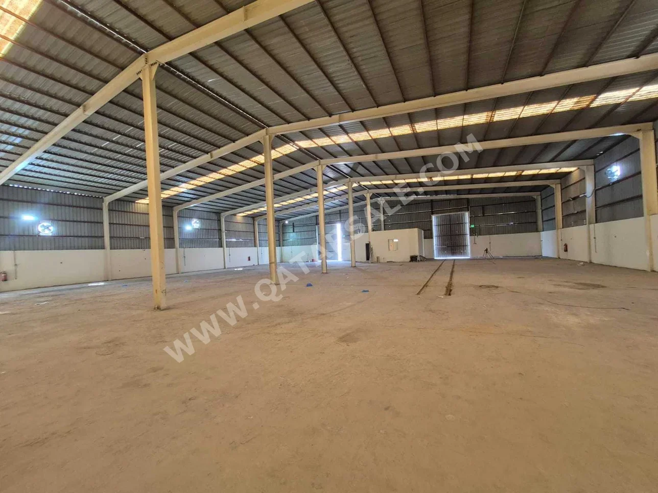 Warehouses & Stores - Al Wakrah  - Barkit Al Awamer  -Area Size: 2000 Square Meter