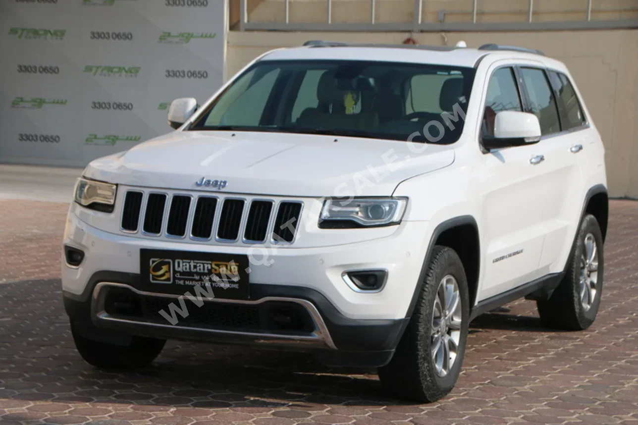 جييب جراند شيروكي ليميتد 2015 اوتوماتيك 161,000 كم 8 سلندر دفع رباعي اس يو في أبيض
