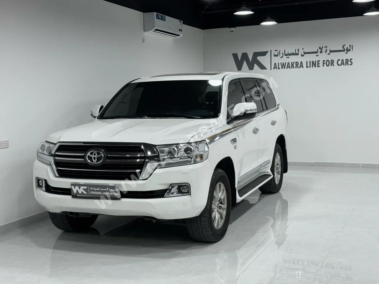 Toyota Land Cruiser VXR 2020 Automatic 200,000 Km 8 Cylinder Four Wheel Drive (4WD) SUV White With Warranty