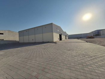 مخازن و مستودعات - الوكرة  - بركة العوامر  -المساحة: 8000 متر مربع