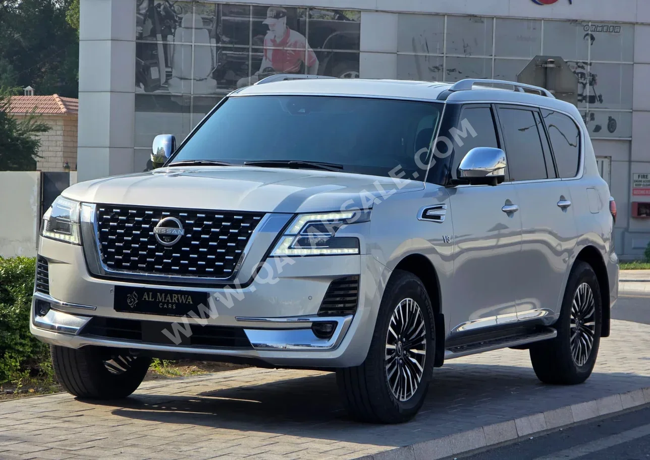 نيسان باترول بلاتنيوم 2023 اوتوماتيك 29,000 كم 8 سلندر دفع رباعي اس يو في فضي تحت الضمان