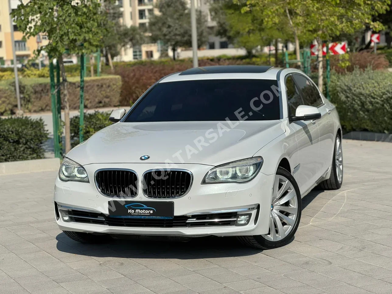 BMW  7-Series  750 Li  2013  Automatic  105,000 Km  8 Cylinder  Rear Wheel Drive (RWD)  Sedan  White