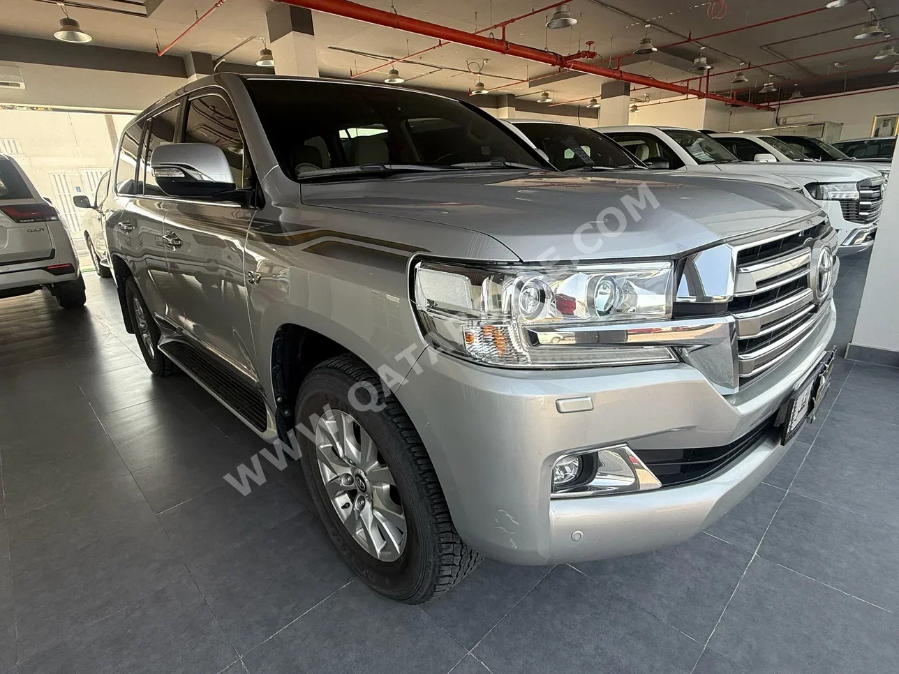 Toyota Land Cruiser VXR 2019 Automatic 182,000 Km 8 Cylinder Four Wheel Drive (4WD) SUV Silver