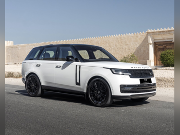 لاند روفر رنج روفر فوج اس اي 2023 اوتوماتيك 49,000 كم 8 سلندر دفع رباعي اس يو في أبيض تحت الضمان