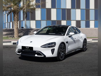 شاومي  اس يو 7  الترا  2026  اوتوماتيك  0 كم  0 سلندر  دفع كلي مستمر  سيدان  أبيض