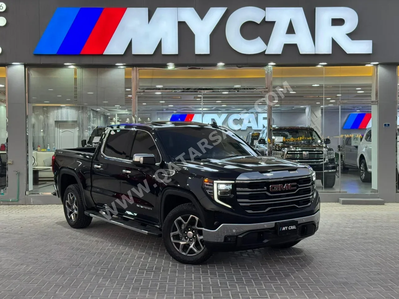 GMC  Sierra  SLT  2024  Automatic  9,000 Km  8 Cylinder  Four Wheel Drive (4WD)  Pick Up  Black  With Warranty