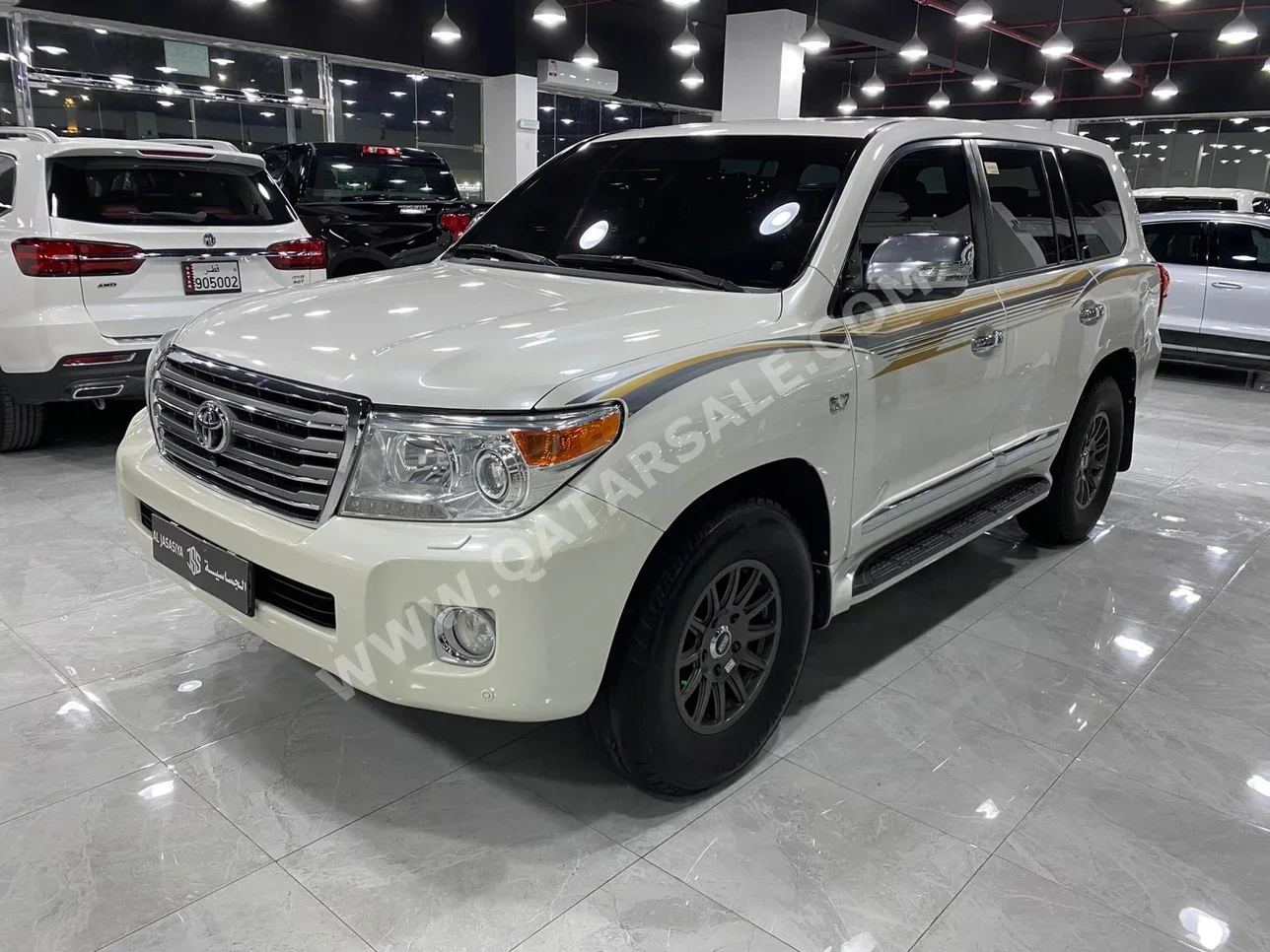 تويوتا لاند كروزر في اكس ار 2013 اوتوماتيك 215,000 كم 8 سلندر دفع رباعي اس يو في أبيض