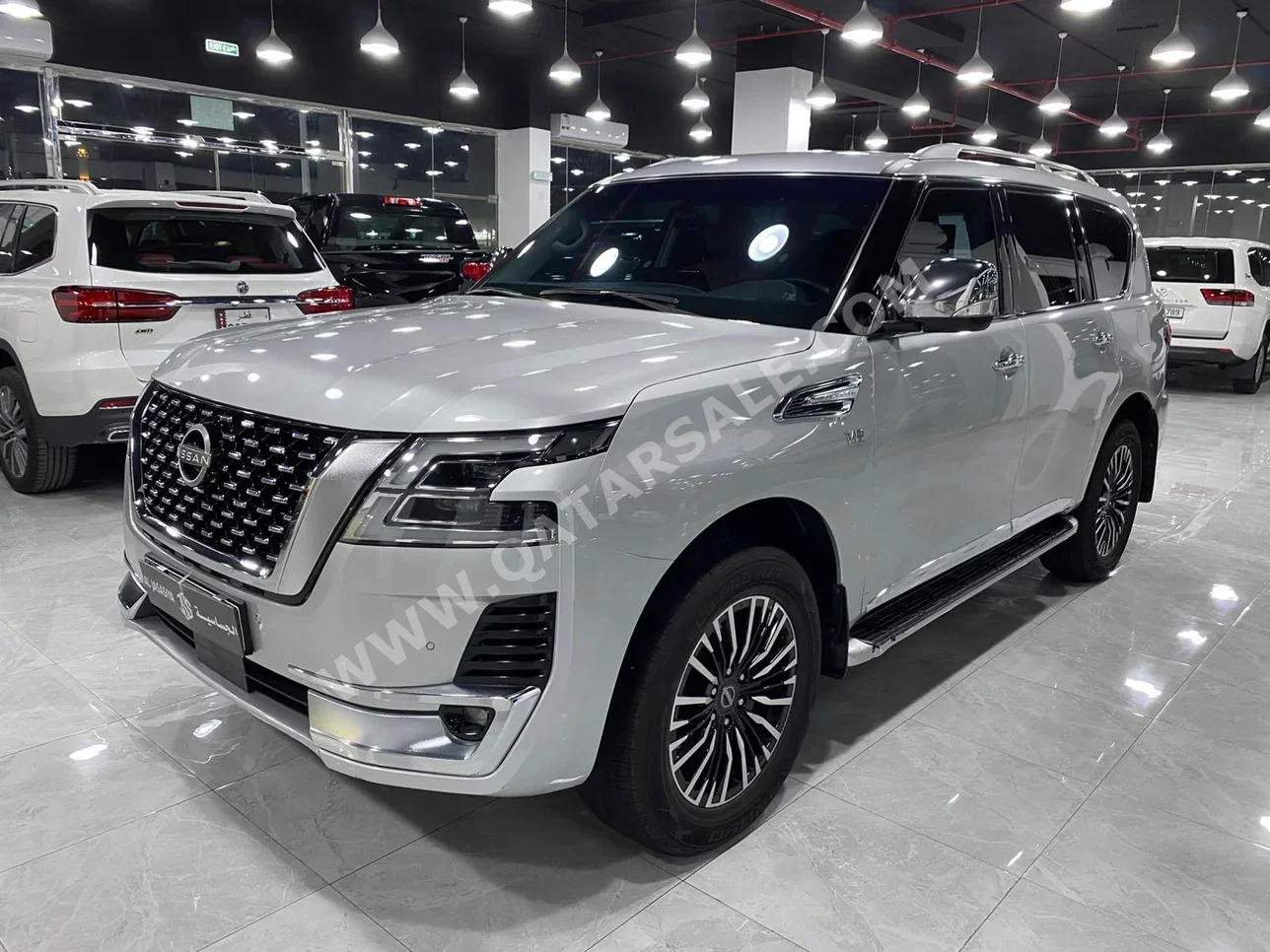 نيسان باترول بلاتنيوم 2017 اوتوماتيك 176,000 كم 6 سلندر دفع رباعي اس يو في فضي