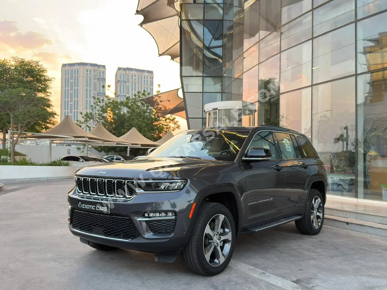 Jeep  Grand Cherokee  Limited  2025  Automatic  0 Km  6 Cylinder  Four Wheel Drive (4WD)  SUV  Gray  With Warranty