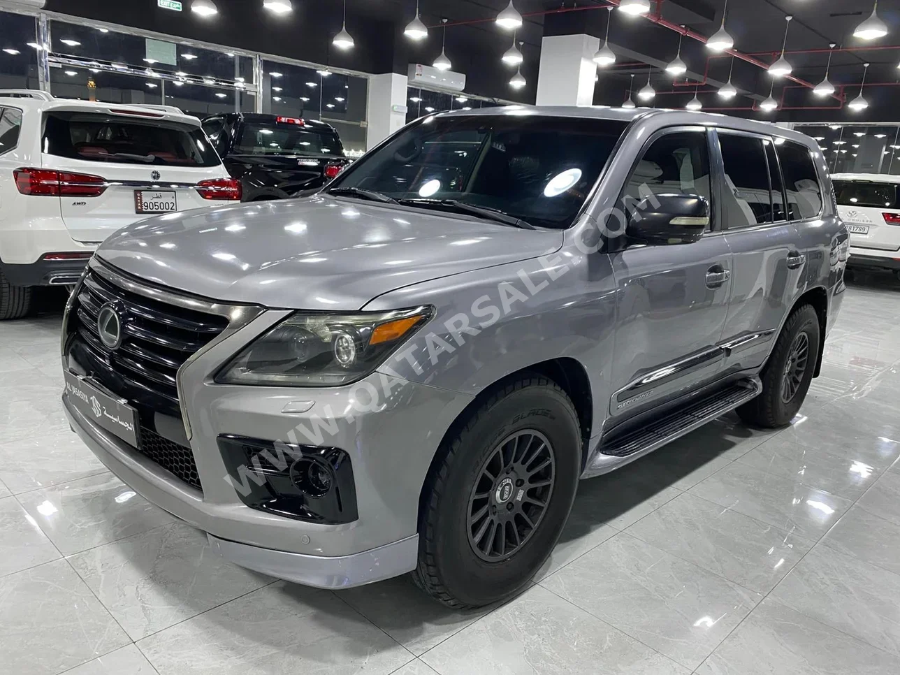 لكزس ال اكس 570 2011 اوتوماتيك 510,000 كم 8 سلندر دفع رباعي اس يو في رمادي