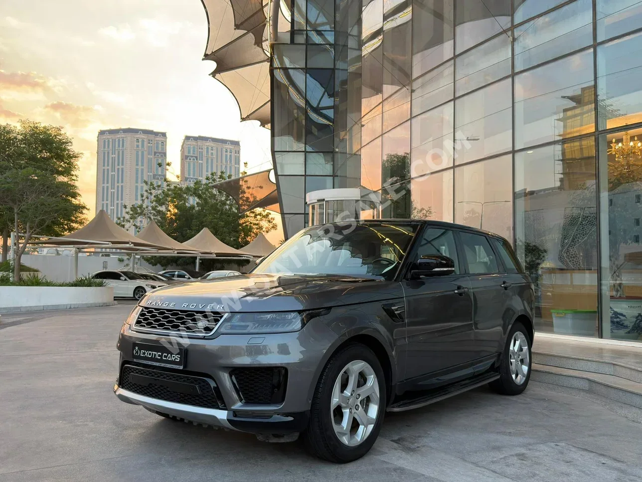 Land Rover  Range Rover  Sport  2019  Automatic  131,000 Km  6 Cylinder  Four Wheel Drive (4WD)  SUV  Gray