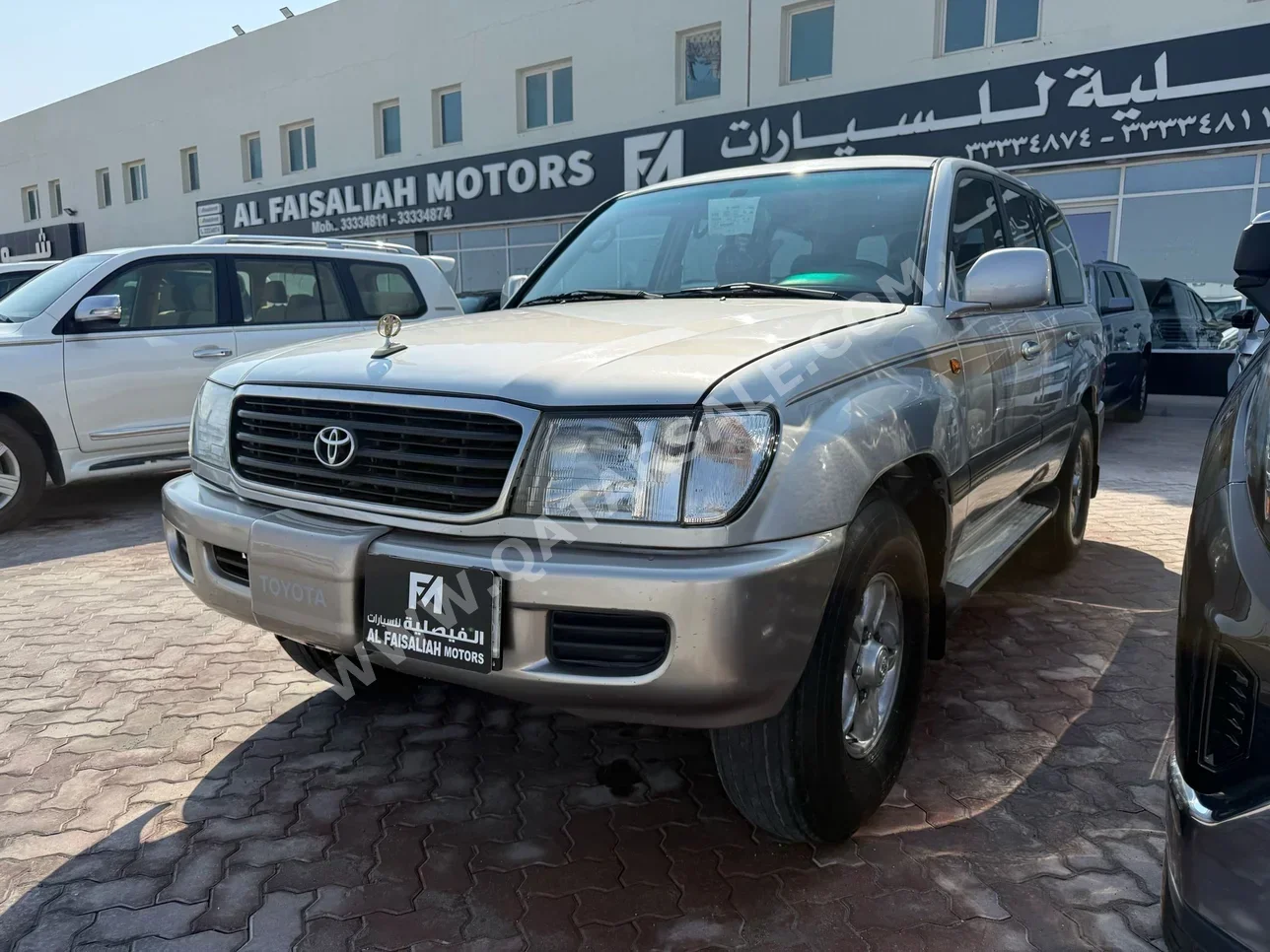 Toyota  Land Cruiser  GX  2000  Automatic  637,000 Km  6 Cylinder  Four Wheel Drive (4WD)  SUV  White