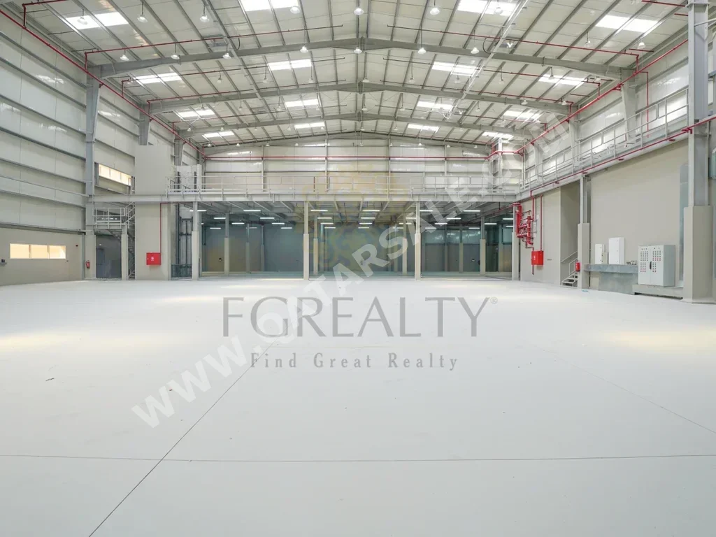 مخازن و مستودعات - الوكرة - بركة العوامر -المساحة: 4268 متر مربع