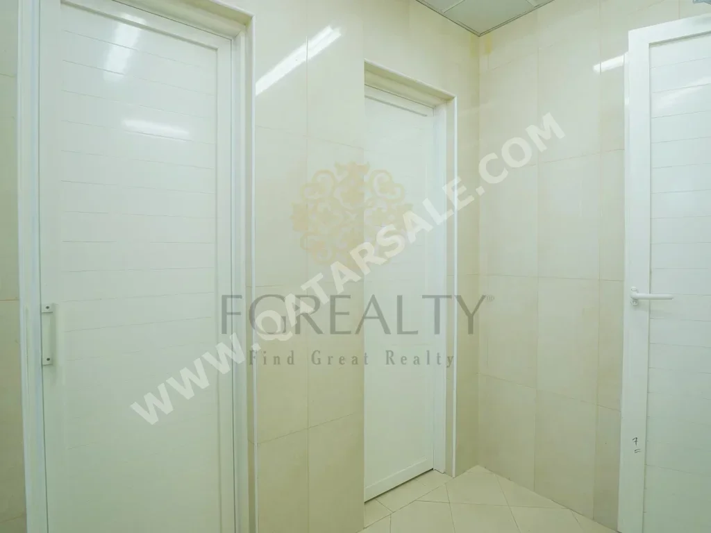 Warehouses & Stores - Al Wakrah - Barkit Al Awamer -Area Size: 4268 Square Meter