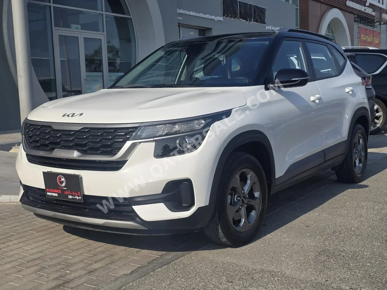 Kia  Seltos  2022  Automatic  76,000 Km  4 Cylinder  Rear Wheel Drive (RWD)  SUV  White and Black