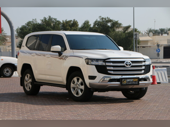 تويوتا لاند كروزر جي اكس ار 2022 اوتوماتيك 48,000 كم 6 سلندر دفع رباعي اس يو في أبيض تحت الضمان