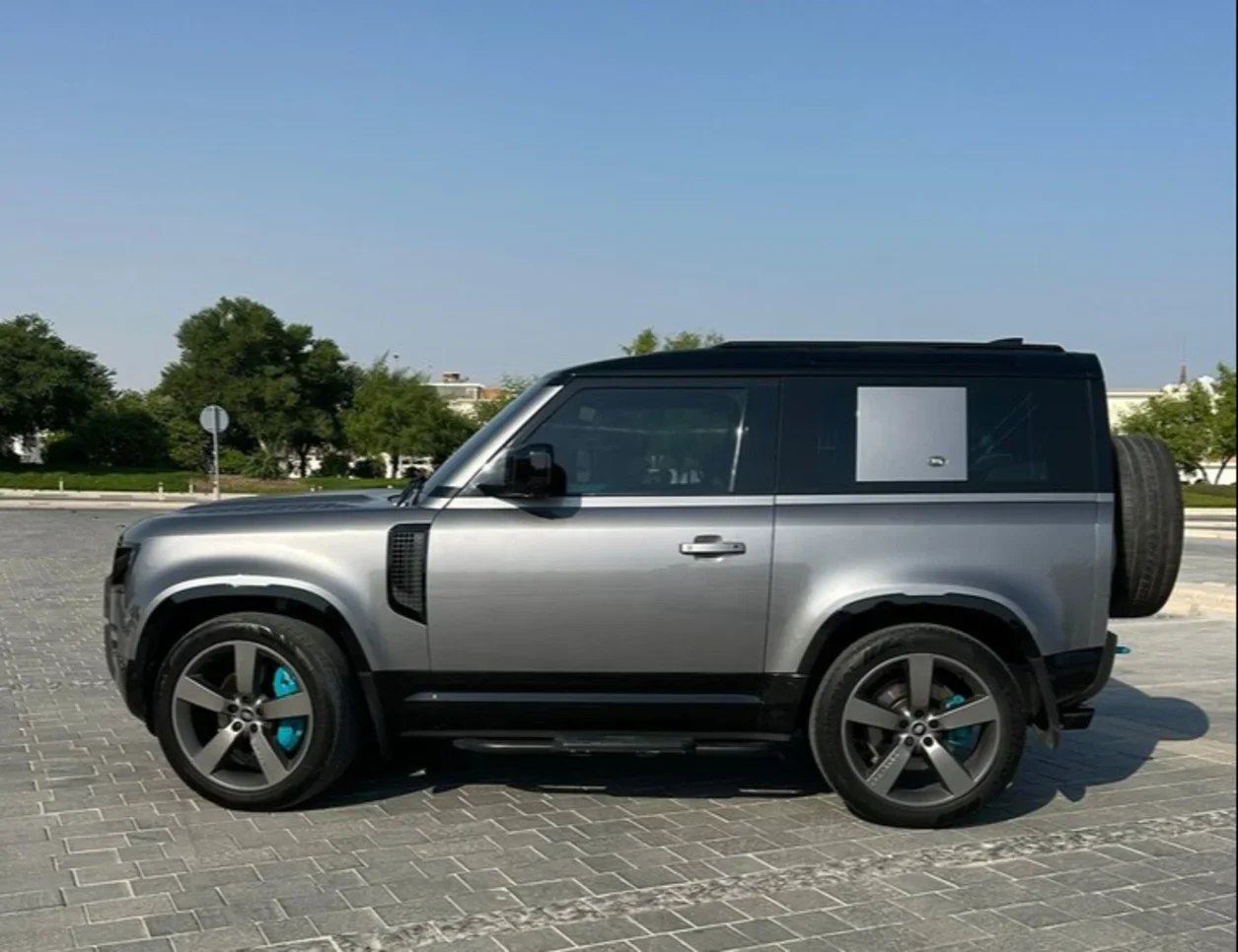 لاند روفر  ديفيندر  110 اتش اس اي  2022  اوتوماتيك  68,000 كم  6 سلندر  دفع رباعي  اس يو في  رمادي  تحت الضمان