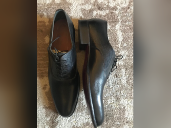 أحذية جلد اصلي  أسود مقاس 41  ايطاليا  رجالي