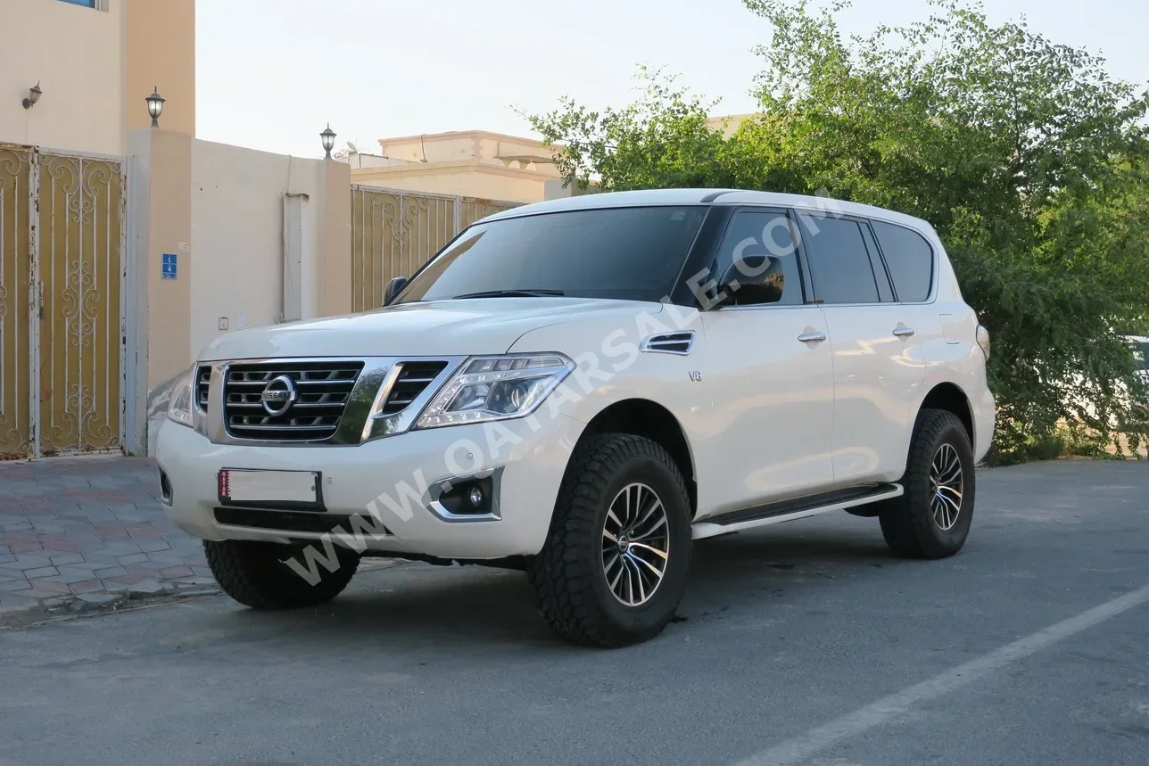 نيسان باترول اس اي 2019 اوتوماتيك 65,000 كم 8 سلندر دفع رباعي اس يو في أبيض تحت الضمان