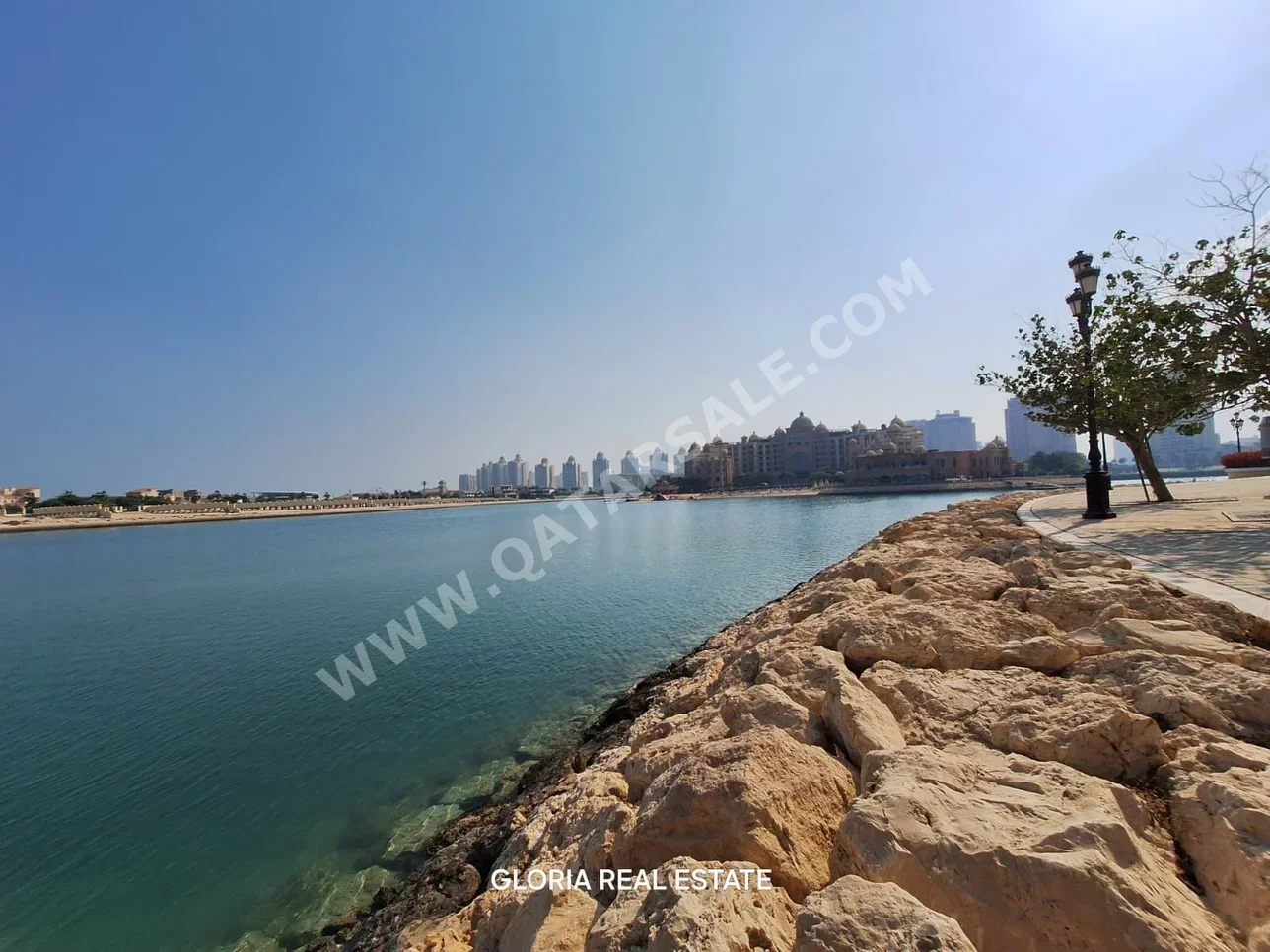 Townhouse  - Semi Furnished  - Doha  - The Pearl  - 2 Bedrooms