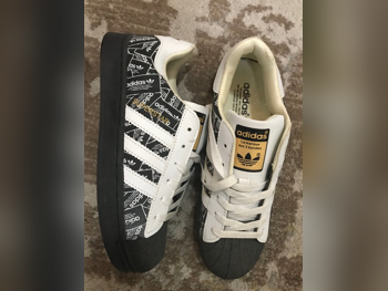 أحذية أديداس  جلد اصلي  أسود مقاس 41  فيتنام  رجالي