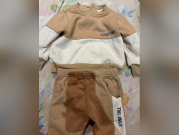 ملابس أطفال قمصان و تي شيرتات  صوف  اللون البيج \  سمول \  6-7 سنوات  ولادي