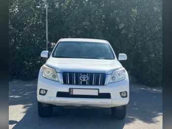 تويوتا برادو تي اكس ال 2013 اوتوماتيك 177,000 كم 6 سلندر دفع رباعي اس يو في أبيض