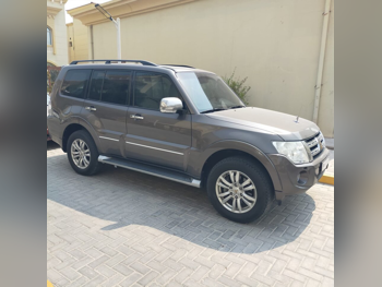 ميتسوبيشي  باجيرو  GLS  2014  اوتوماتيك  202,000 كم  6 سلندر  دفع رباعي  اس يو في  بني